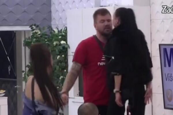 JANJUŠ I MAJA SE POSVAĐALI, A ONDA JE USLEDIO ŠOU: Ona počela da se skida i namerno pokazuje TELO, on BESNEO!