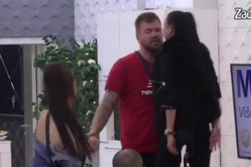 SVAĐA ESKALIRALA DO FIZIČKOG OBRAČUNA! JANJUŠ I MAJA SE ISPLJUVALI: Ali bukvalno! (VIDEO)