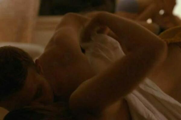 IMALA JE 42, A ON SAMO 18 KADA GA JE SMUVALA: Ovo je ŠOK priča POZNATOG para!