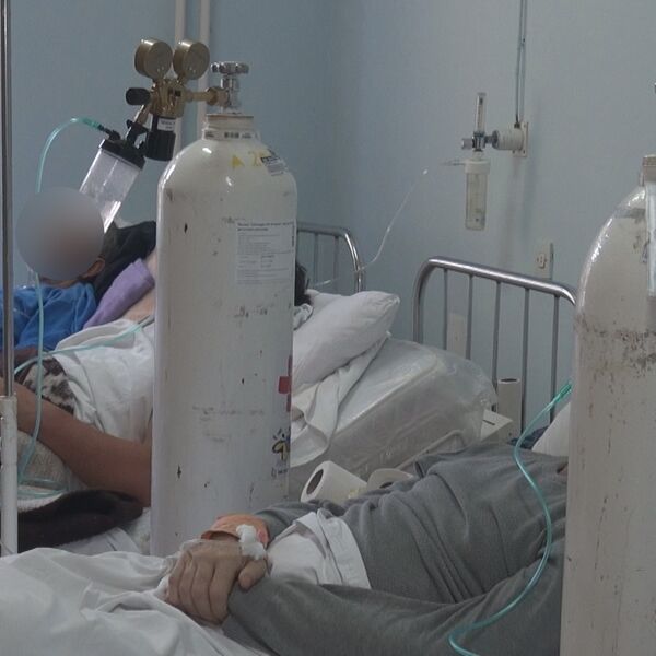 OVI ČAČANI SU TIHI HEROJI NACIJE: Svakodnevno ulaze u CRVENU ZONU i pomažu NAJUGROŽENIJIM PACIJENTIMA (FOTO)