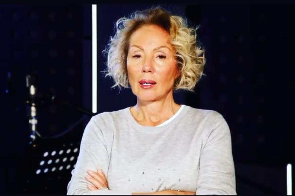 GODINU DANA ĆUTALA! LEPA BRENA SE HITNO OGLASILA: Imala je BITNU PORUKU za javnost, SVI OSTALI ZATEČENI! (VIDEO)