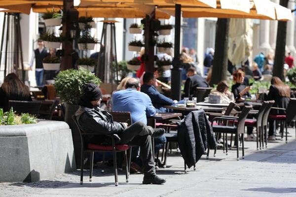 DVE KAFE I ČAJ 1.300 DINARA, A KOŠTA I USLUGA, I TO 10 ODSTO! Ljude razbesnela slika računa (FOTO)