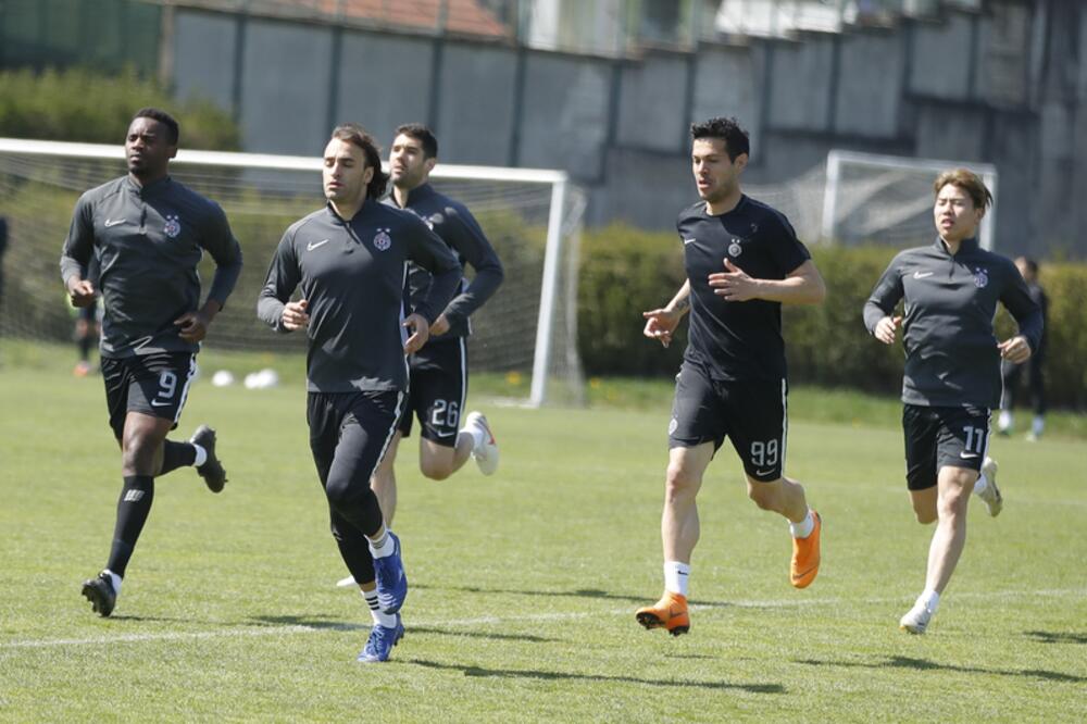 CRNO-BELI IMAJU SAMO JEDNU ŽELJU: Svim silama juriš na pobedu (VIDEO/FOTO)