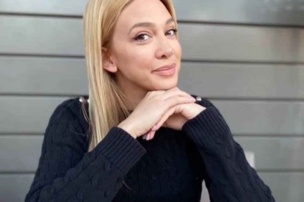 MILICA TODOROVIĆ IZGUBILA 15 KILOGRAMA PA POSTALA PRAVA BOMBETINA: U providnom kombinezonu istakla nove OBLINE!