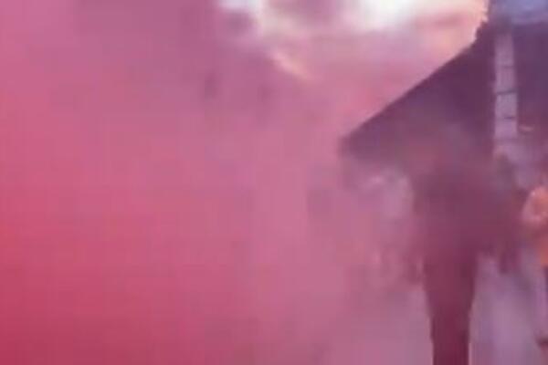 BAKLJADA U CENTRU GRADA, KNEZ MIHAILOVA U HAOSU! Cela ulica u dimu, ljudi se razbežali