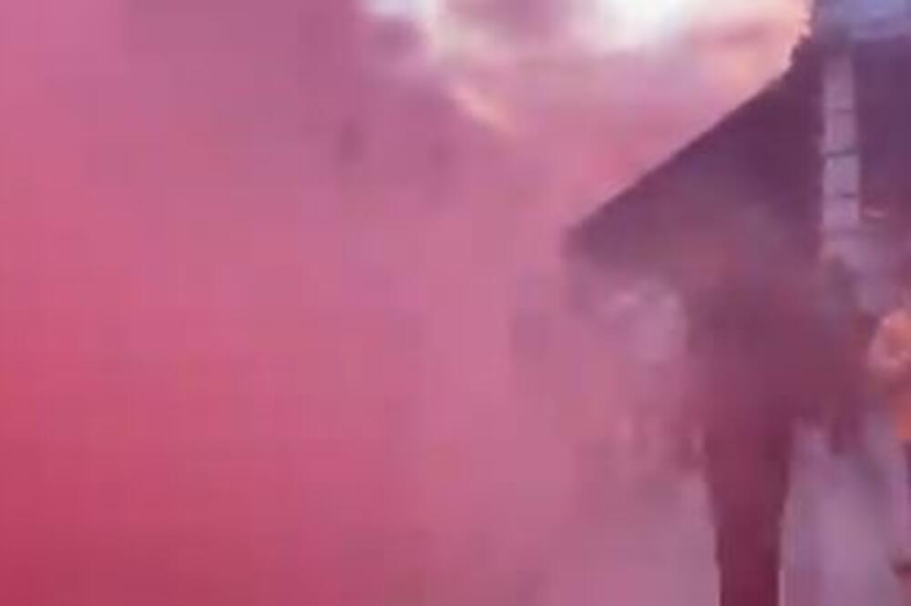 BAKLJADA U CENTRU GRADA, KNEZ MIHAILOVA U HAOSU! Cela ulica u dimu, ljudi se razbežali