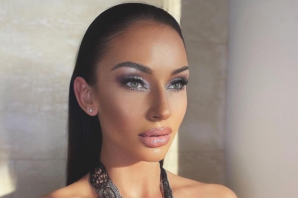 DA LI JE REALNA? Katarina Živković kao TEMPIRANA BOMBA: Nema trunke SALA, ZATEGNUTA KAO PRAĆKA! (HOT FOTKA)