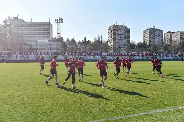 ZVEZDINE IGRAČE SAČEKALO IZNENAĐENJE NA TRENINGU: Navijači poslali poruku pred derbi (FOTO)