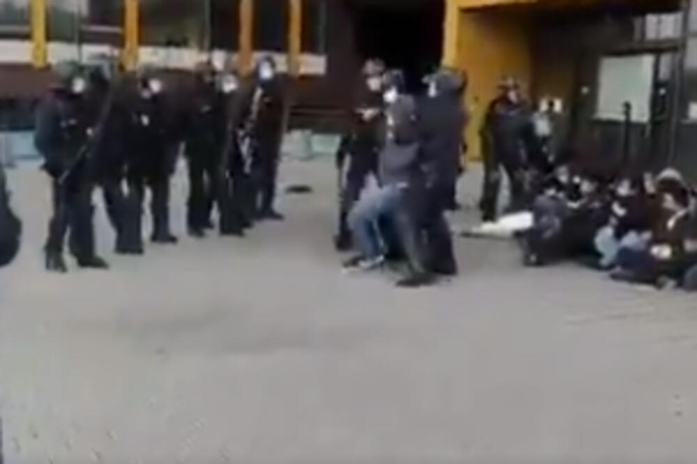 KURDSKI AKTIVISTI NAPRAVILI HAOS U STRAZBURU: Policija ispalila suzavac da ih rastera! (VIDEO)