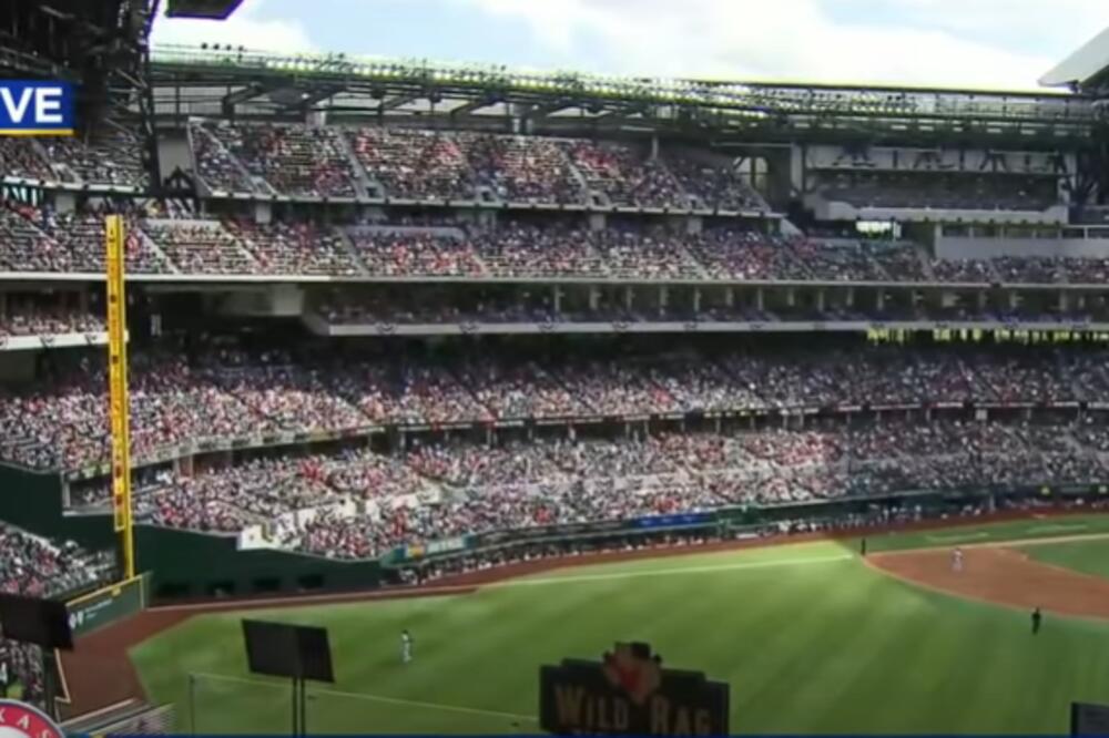 KORONA JE PROŠLOST: 40.000 ljudi na tribinama u Teksasu (VIDEO)