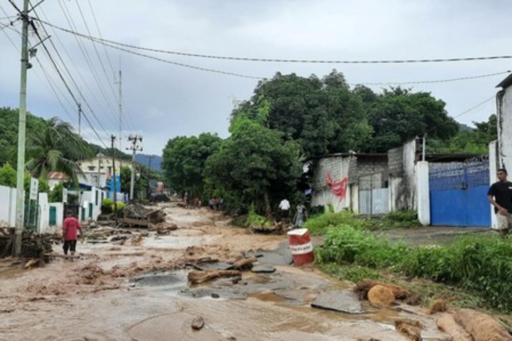 STRAVIČNO NEVREME U INDONEZIJI: Najmanje 157 žrtava ciklona Seroža, HOROR! (FOTO)