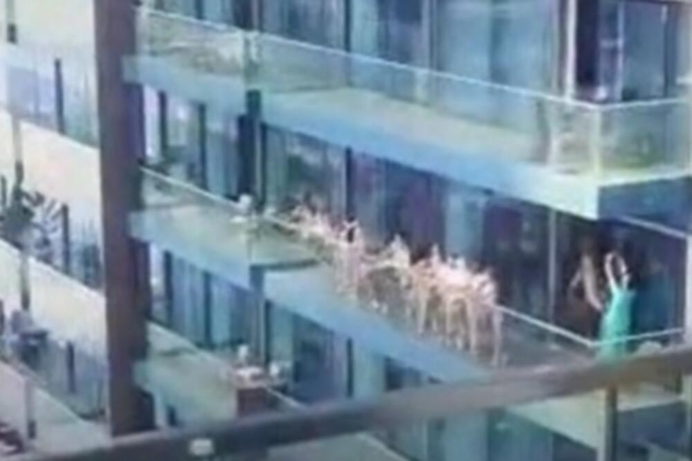 ŽENE OPTUŽENE ZA JAVNI RAZVRAT: Slikale se GOLE u Dubaiju, pa završile u ZATVORU! (VIDEO)
