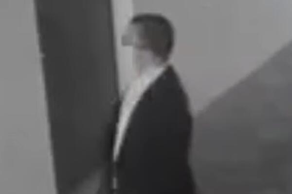 POJAVIO SE SNIMAK ZEMUNCA U NOVOM SADU! Pogledajte kako Đorđe unosi eksploziv u zgradu, zna se ko mu je bio meta!