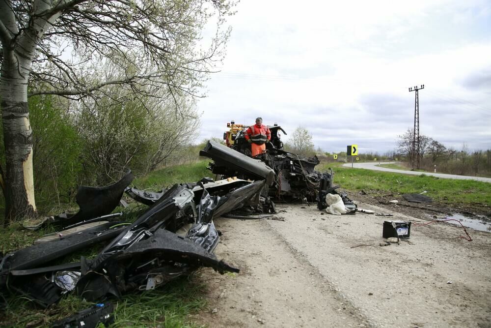 Automobil potpuno uništen