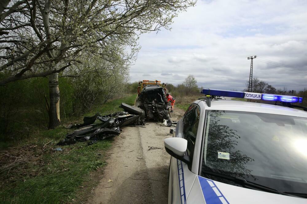 MERCEDES IZLETEO SA PUTA, 4 OSOBE POVREĐENE! U Šapcu se jutros dogodila teška nesreća