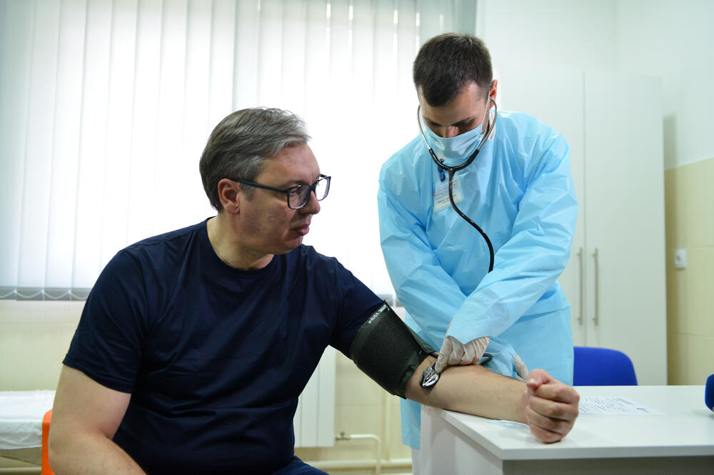 PITALI SU VUČIĆA DA LI JE ALERGIČAN NA LEKOVE: Njegov odgovor je bio prava novost za mnoge! (VIDEO)