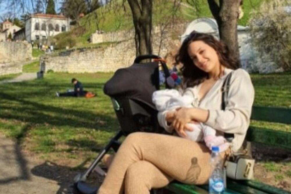 NAŠA POZNATA GLUMICA PODOJILA BEBU U PARKU, OVAJ ČIN IZAZVAO JE MNOGO KOMENTARA: Marina je poslala SNAŽNU PORUKU