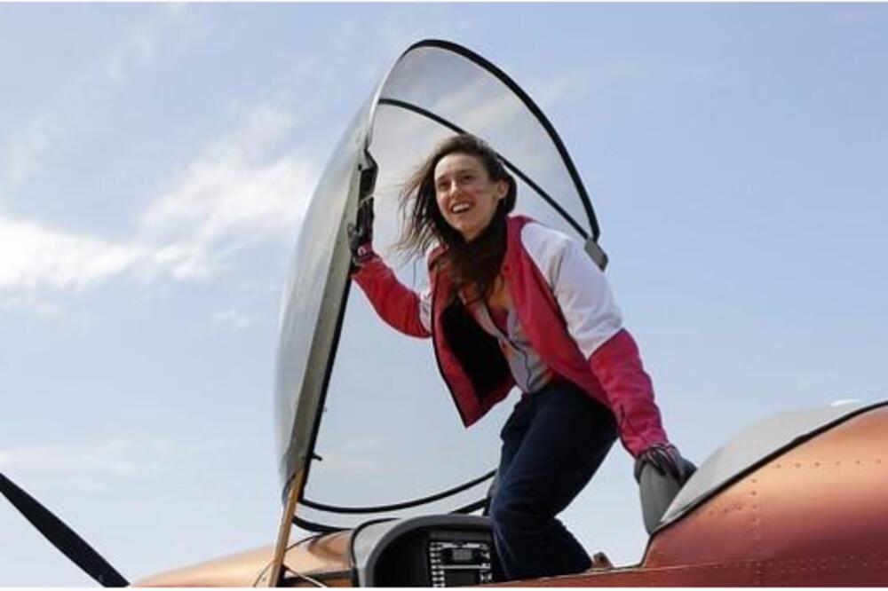 GENIJE! SA 13 GODINA NAPRAVILA AVION, POREDE JE SA AJNŠTAJNOM: Odbila ponudu najbogatijeg čoveka na svetu (FOTO)