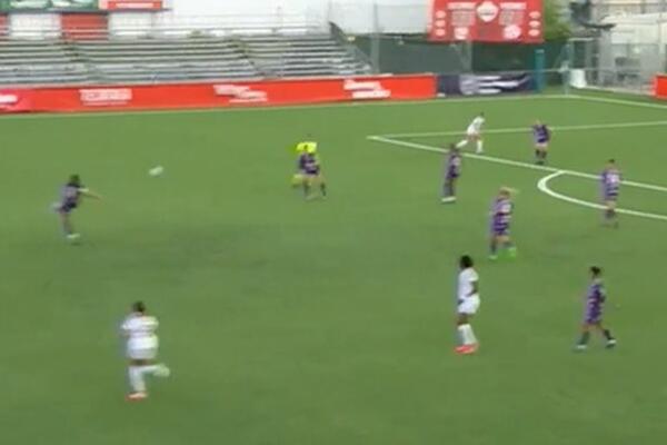 BOMBA SA 40 METARA: Mlada fudbalerka iz Madrida "skinula paučinu"! (Video)