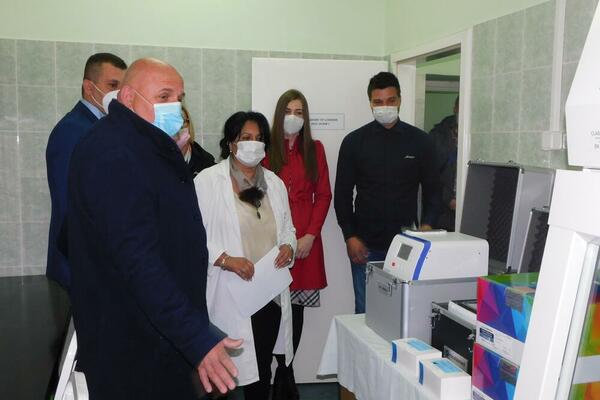 STIGLA LABORATORIJA ZA PCR TESTIRANJE: Vredan poklon Amerikanaca lozničkom Domu zdravlja (FOTO)