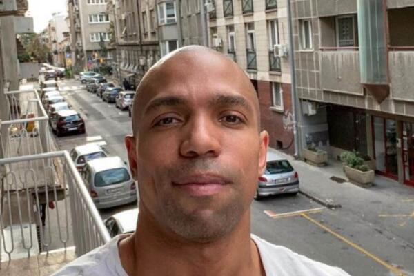 AMERIČKI GLUMAC JE POLA GODINE U BEOGRADU, UŽASNUT IZJAVOM KOLEGINICE O SRBIJI: Ona treba da se IZVINI i da PARE!