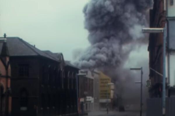 ZAHUKTAVA SE! NOVE NEVOLJE U SEVERNOJ IRSKOJ: Da li političke tenzije mogu da se pretvore u rat? (FOTO/VIDEO)