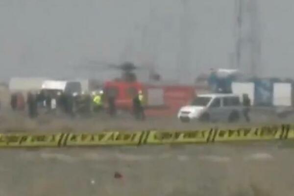 SRUŠIO SE TURSKI BORBENI AVION: Spasilačke ekipe na terenu, NASTRADAO PILOT! (FOTO/VIDEO)