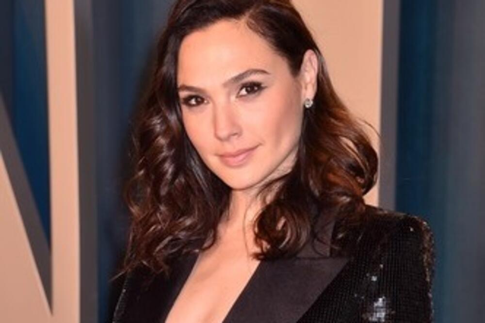 ISPLIVALE JEZIVE PRIČE IZMEĐU REDITELJA I PRELEPE GLUMICE: Hteo da joj uništi karijeru, BIO JE GRUB I NASILAN!