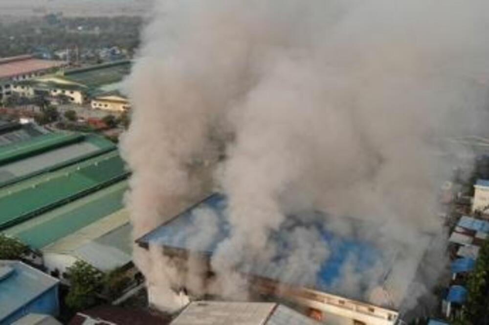 KRVAVO U JANGONU: Ubijeno najmanje 13 demonstranata! Šok snimci ljudi vezanih za bandere sa povezanim očima! FOTO
