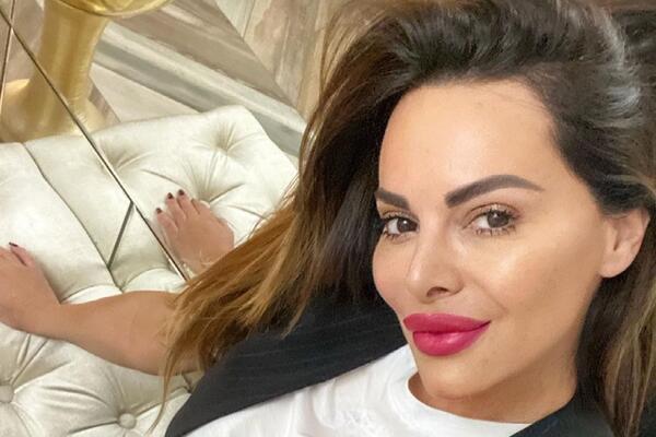 PRUĆILA SE PO JAHTI I POKAZALA TOP LINIJU! Skinula se i BIVŠA ŽENA Ace Lukasa!