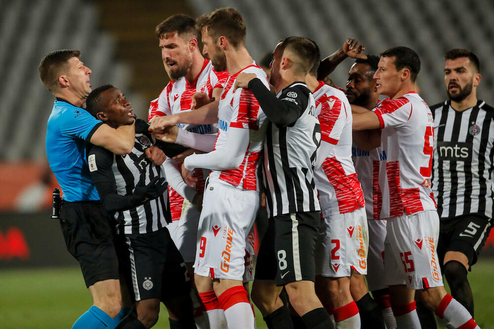 SUDIJSKI EKSPERT TVRDI DA JE PARTIZAN OŠTEĆEN NA DERBIJU: Smatra da je Simović napravio GREŠKU!