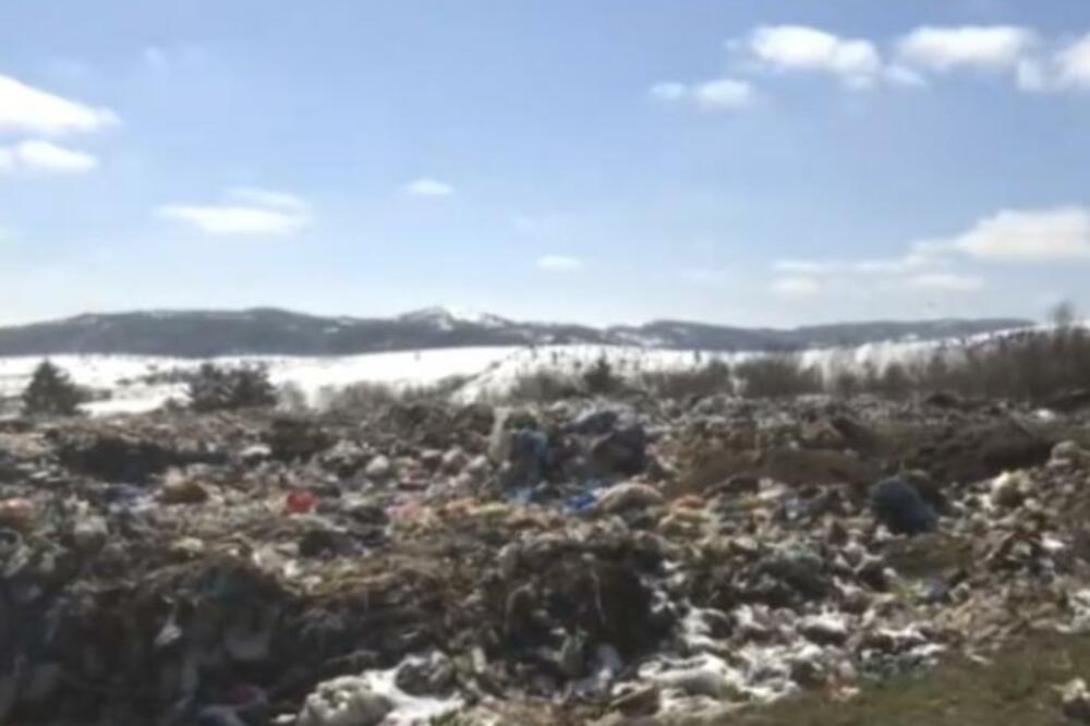 SMEĆE I PROBLEMI SE GOMILAJU: Meštani blokirali divlju deponiju, da li je na pomolu ekološka katastrofa? (FOTO)