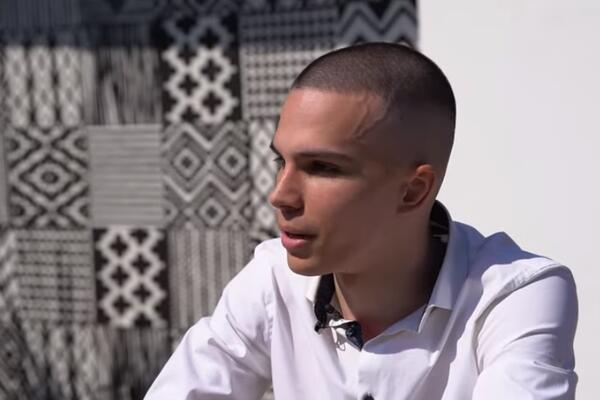 AU! PREKINUT VOJAŽEV NASTUP: Devojci odmah UKAZANA POMOĆ!