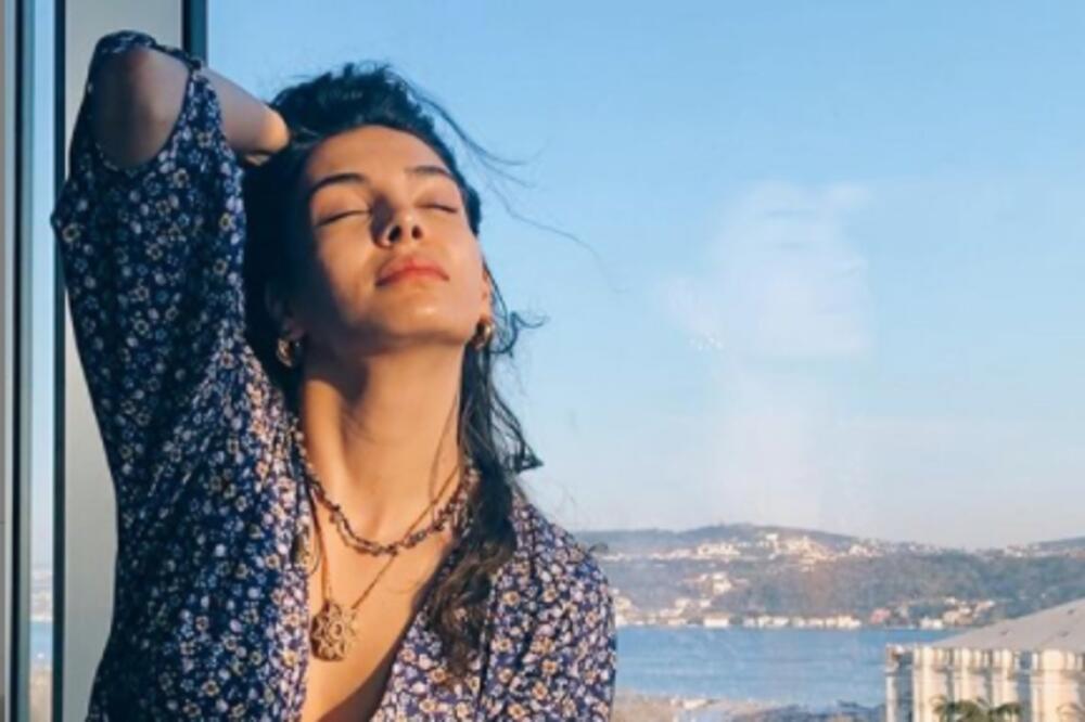 TURSKA GLUMICA PROGOVORILA SRPSKI: Javno se obratila na NAŠEM jeziku, pa poslala DIVNU poruku!