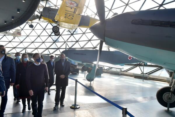 MINISTAR STEFANOVIĆ OBIŠAO MUZEJ VAZDUHOPLOVSTVA! Razgovarao je sa rukovodstvom o unapređenju rada ove institucije
