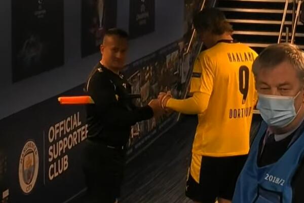 NIJE GA ZA DŽABE JURIO: Autogram fudbalera prosledio na pravu stvar!