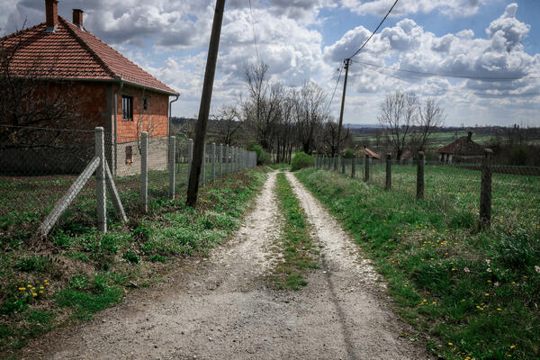 CRNI DAN U SELU DRAGOVAC: SA dva hica UBIJEN poljoprivrednik, traga se za ubicom!