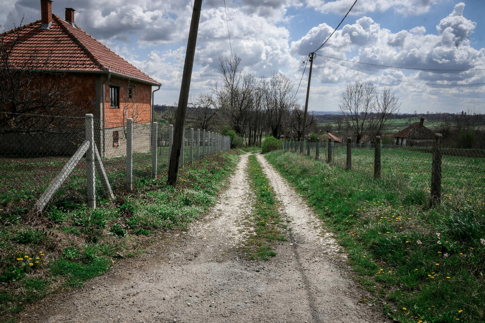 CRNI DAN U SELU DRAGOVAC: SA dva hica UBIJEN poljoprivrednik, traga se za ubicom!