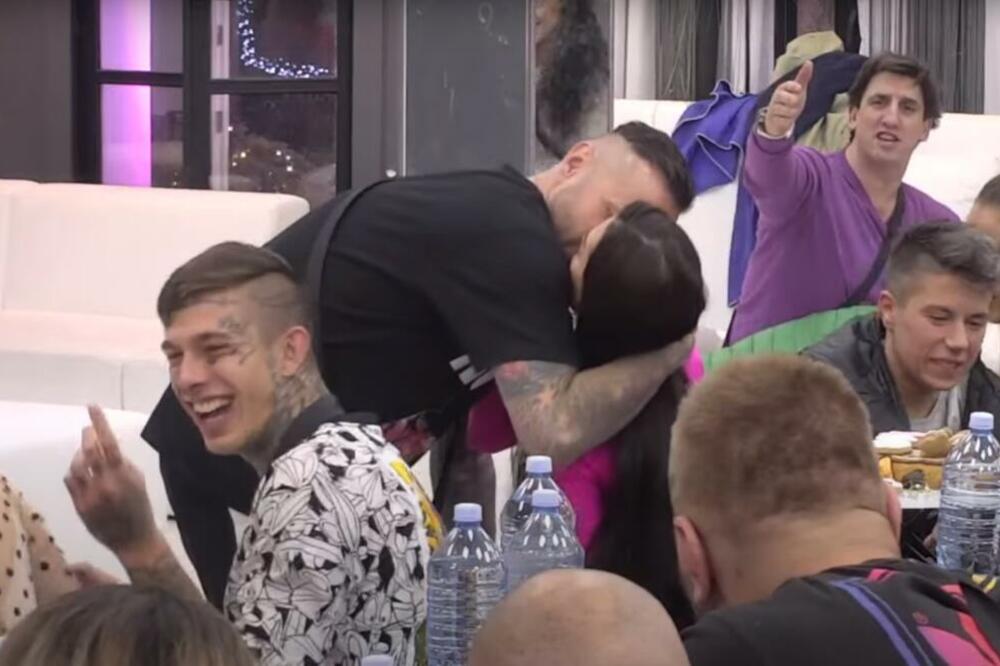 ŠA PREKINUO PROGRAM KAKO BI OBJAVIO VAŽNU VEST: Tara ostala zatečena, čestitke pljuštale u Zadruzi!