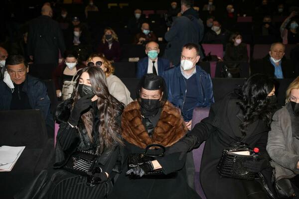 UDOVICA MIMA SE GUŠILA U SUZAMA, ANA I MRKA JE TEŠILI: Političar jedva izustio samo JEDNU REČENICU!