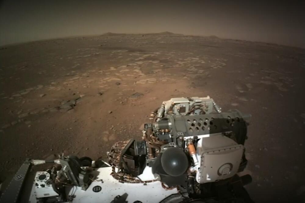 NEVEROVATNO! NASA OBJAVILA PRVI SELFI ROVERA SA CRVENE PLANETE: Pozdravi sa Marsa (FOTO)