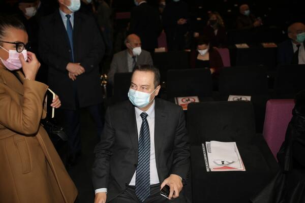 IVICA DAČIĆ ČVRSTO ZAGRLIO NEUTEŠNU TOZOVČEVU UDOVICU: Mima nije mogla da zadrži suze