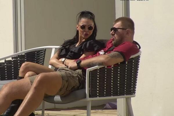 DA SAM ZNAO DA TI TO PIŠE NA LEĐIMA NE BIH TE NI POGLEDAO: Maja otkrila Janjušu značenje TETOVAŽE, on se ŠOKIRAO!