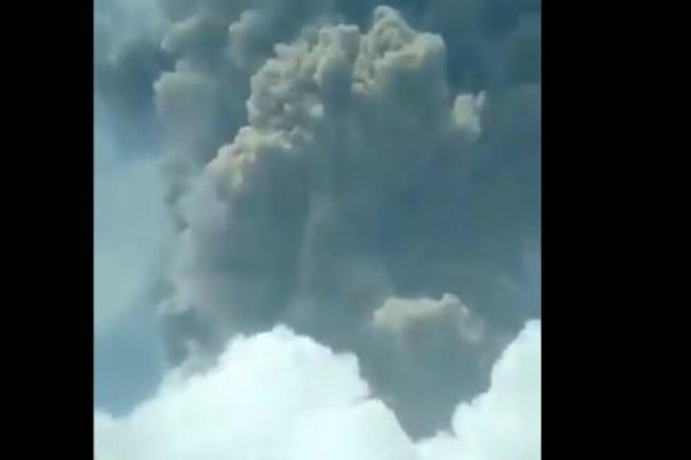KARIBI U PEPELU, GIGANTSKA ERUPCIJA VULKANA: Hitno je uvedena vanredna situacija, počela je EVAKUACIJA! (VIDEO)