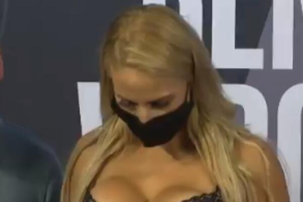 NAJPROVOKATIVNIJE MERERNJE PRED MEČ IKADA: Bokserka se skinula u tange, i time mamila uzdahe! (VIDEO) (FOTO)