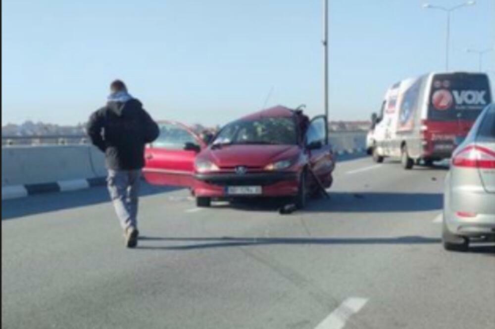 TEŽAK UDES NA PUPINOVOM MOSTU, IMA POVREĐENIH: Prva slika s mesta nesreće je JEZIVA! (FOTO)