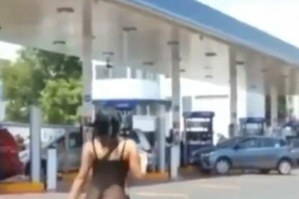 KAMERMAN JE SNIMAO VODITELJKU, A ONDA JE PRIMETIO NEŠTO ZBOG ČEGA JE ZABORAVIO NA VODITELJKU: Pogledajte! (VIDEO)