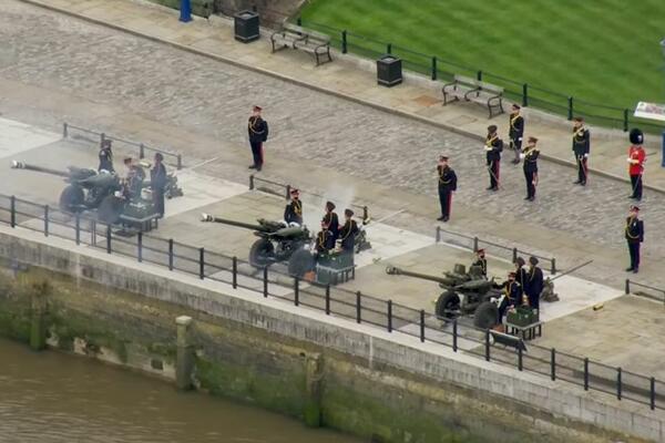 BRITANIJA GRMI! Veličanstven oproštaj od PRINCA FILIPA, širom Britanije ispaljuju 41 POČASNI PLOTUN (UŽIVO)