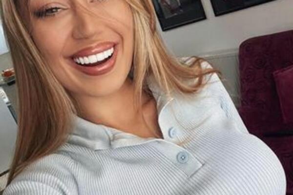 TEA TAIROVIĆ PROGOVORILA O NASTUPU NA KOME SU JE OBASIPALI EVRIMA "Znam kako da UBODEM dobar bakšiš"!