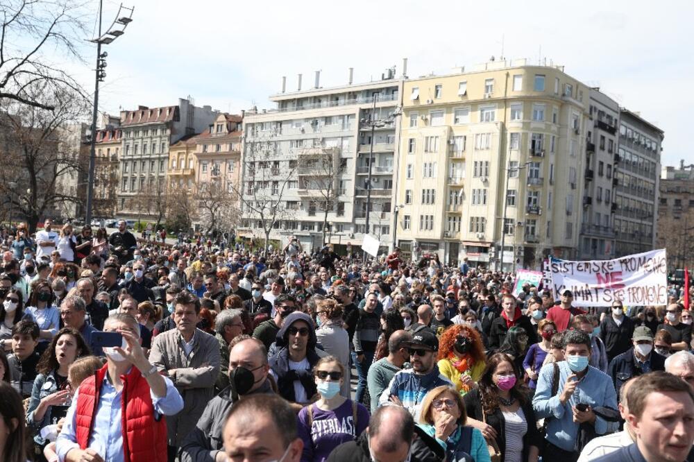 BUKTE EKOLOŠKI PROTESTI U SVETU: Neumorna borba protiv klimatskih promena!